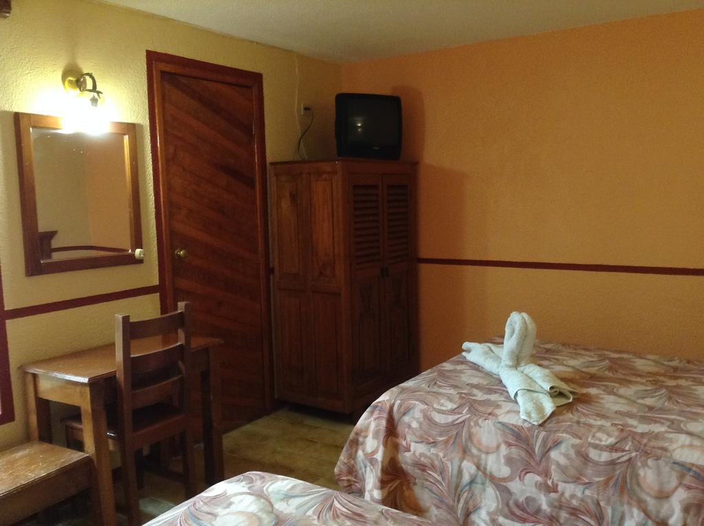 Hotel Real Del Valle Сан-Кристобаль-де-Ла-Касас Номер фото